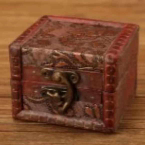 Boho/Tribal Set 2 pairs earrings, Wooden Treasure Chest and Satin Drawstring Bag - Picture 14 of 16